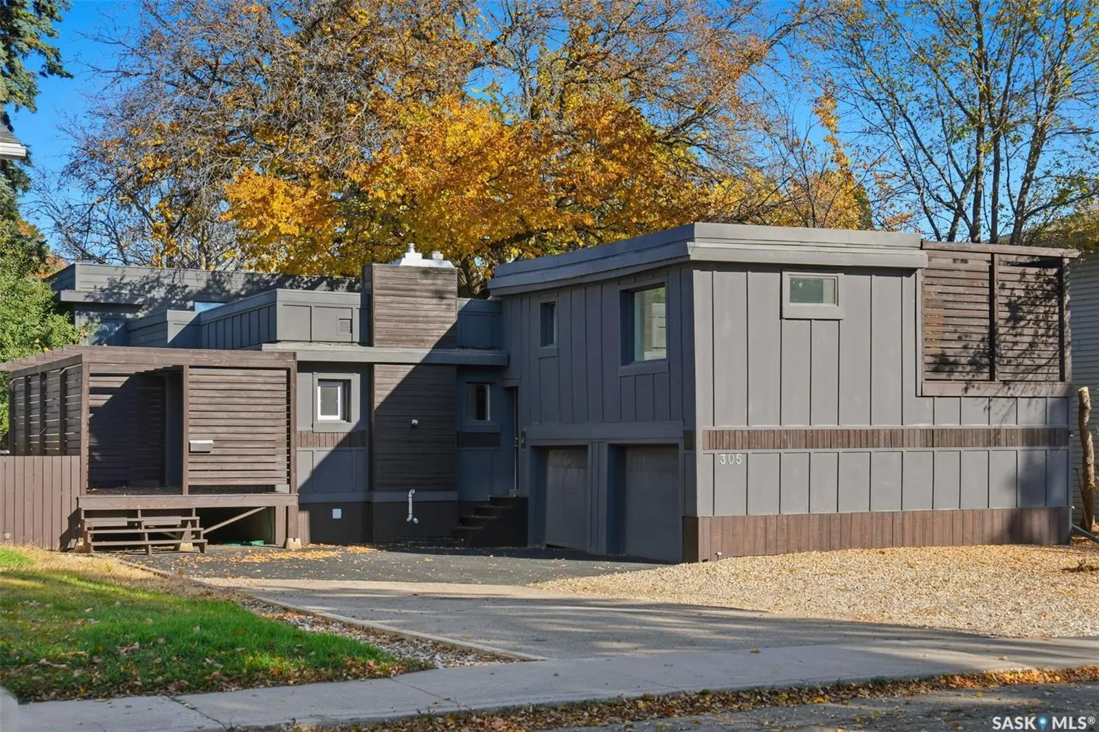 Exterior photo of 305 Adelaide Street E, Saskatoon SK — modern 4-level split home with garage in Queen Elizabeth neighbourhood.